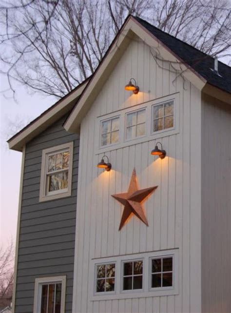 outdoor barn star on house